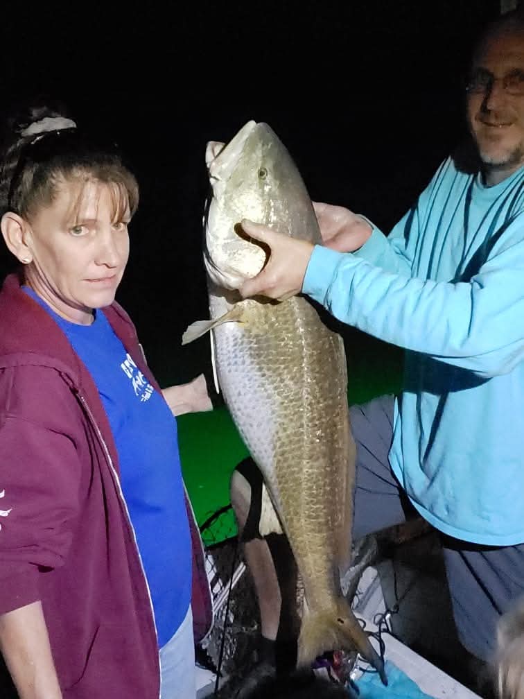 MacDaddy Fishing Lights Catches Fish